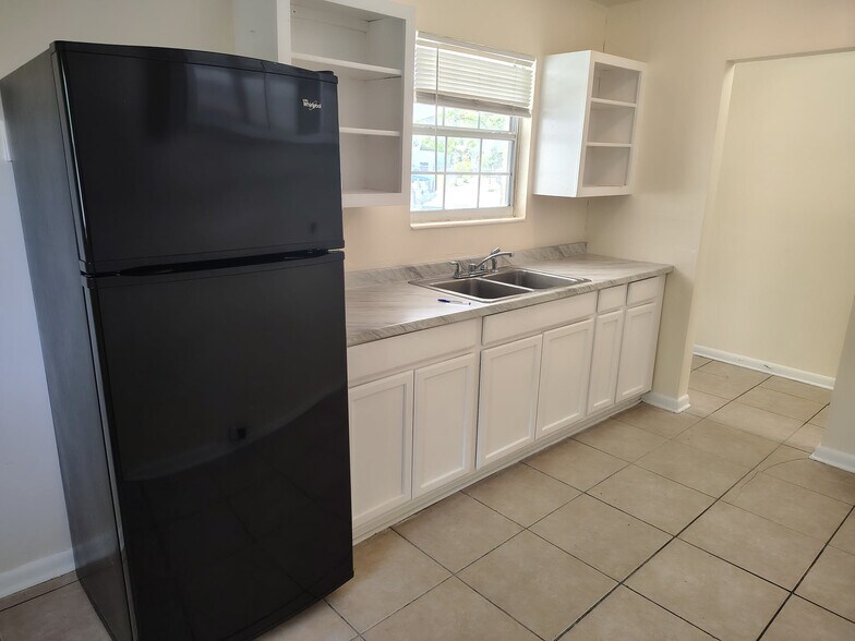 Building Photo - 2537 Chris Ct