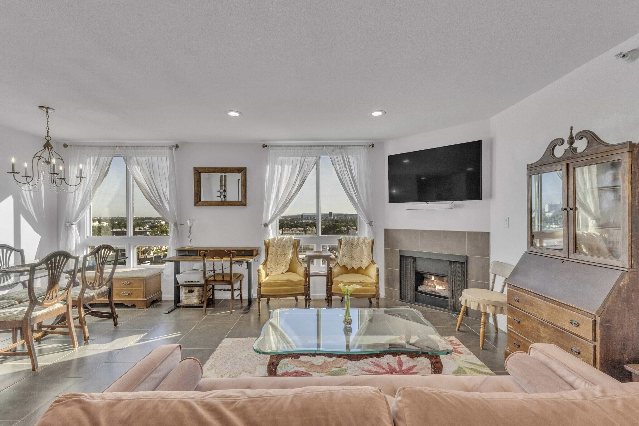 Building Photo - 7320 Hawthorn Ave