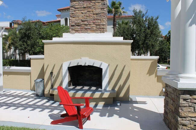 Building Photo - Beautiful ground floor unit in the Lakes of Windermere!