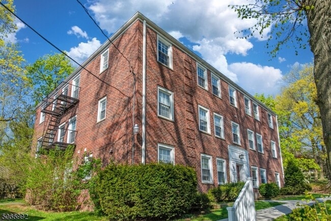 Building Photo - 376 Claremont Ave