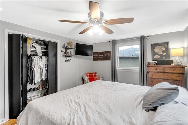 Building Photo - 2412 Cathedral Dr