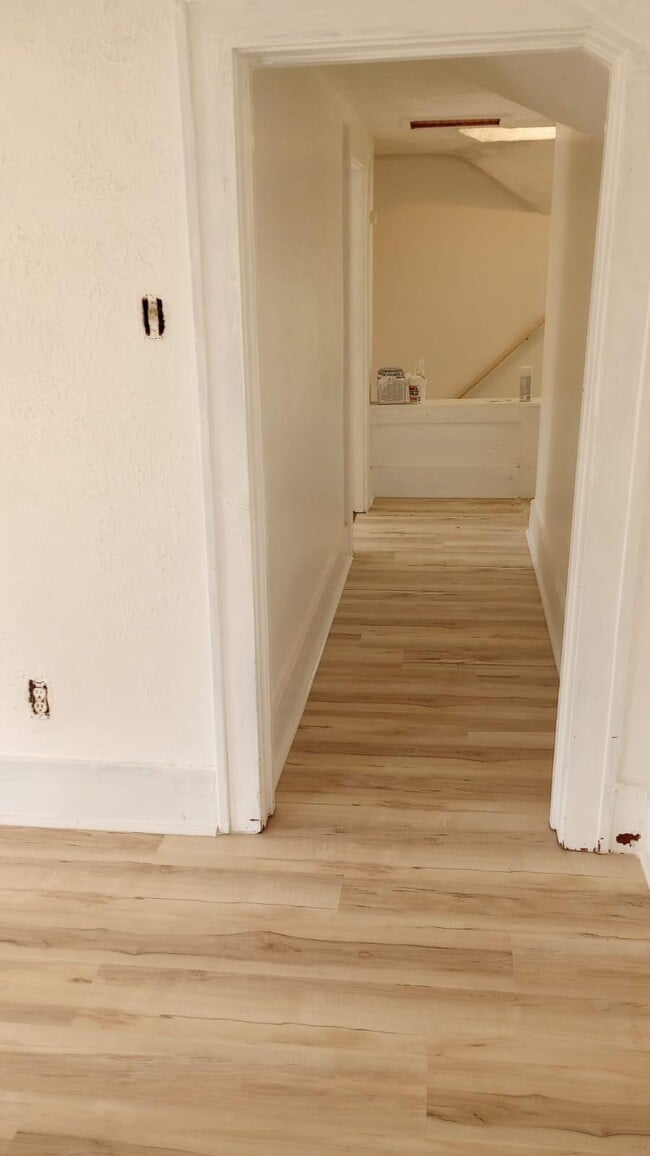 Building Photo - 1802 E 3rd St