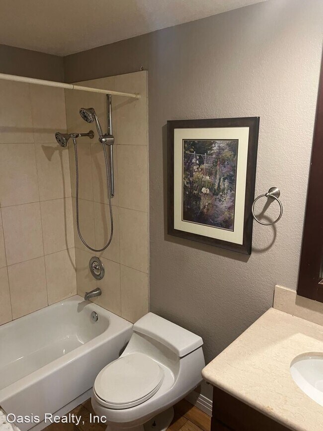 1 br, 1.5 bath House 490 Elm Dr. 206 490 Elm Dr Las Vegas NV 89169