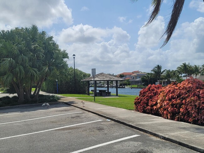Building Photo - 1905 Robalo Dr