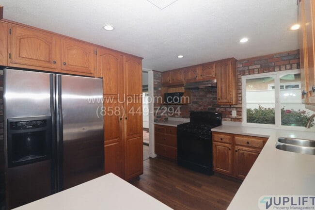 Building Photo - 4 Bed 3 Bath House in Spring Valley w/ Washer + Dryer and 2-Car Garage