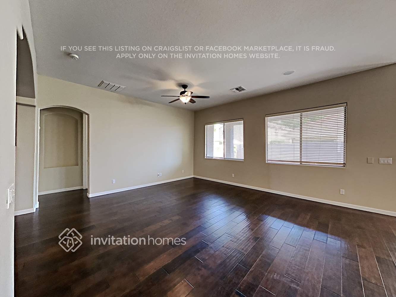 Building Photo - 7209 W Paradise Ln