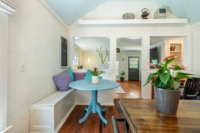 Building Photo - Park Flex Stays-MID-TERM RENTAL ONLY-Fully...