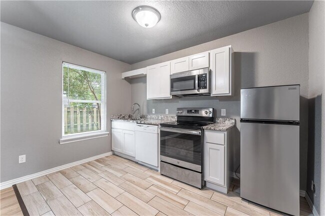 Building Photo - 109 2nd Ave SW