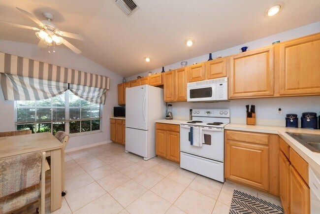 Building Photo - 695 Enfield Ct