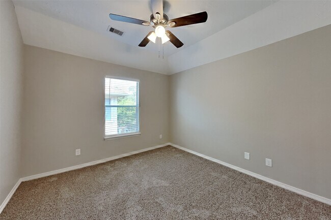 Building Photo - 8000 N Tarrytown Crossing Dr