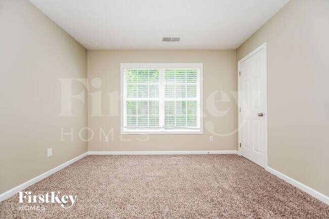 Building Photo - 30 Dearing Woods Bend