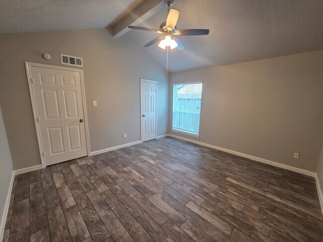 Building Photo - 5618 Stone Creek Dr