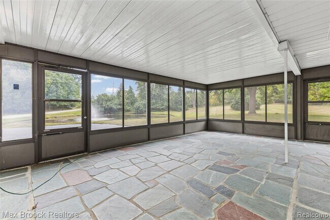Building Photo - 3988 Lakeland Ln