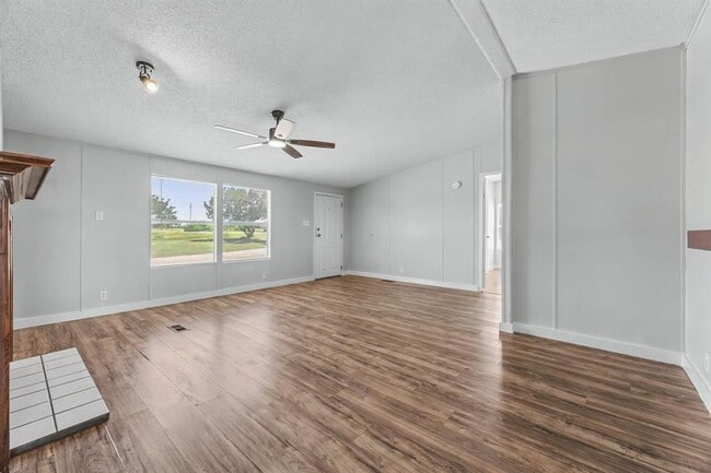 Building Photo - 930 Co Rd 224