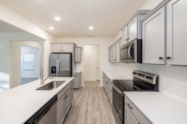 Building Photo - 3 Bed, 2.5 Bath Home with Bonus Loft & Private Owner Suite - Available Late September Move In