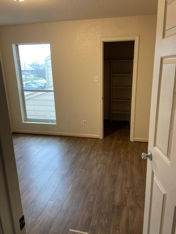 Building Photo - 8100 Creekbend Dr