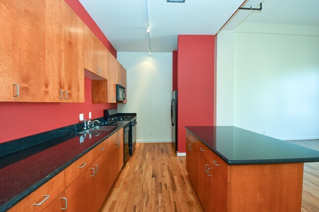 Building Photo - 915 Franklin St