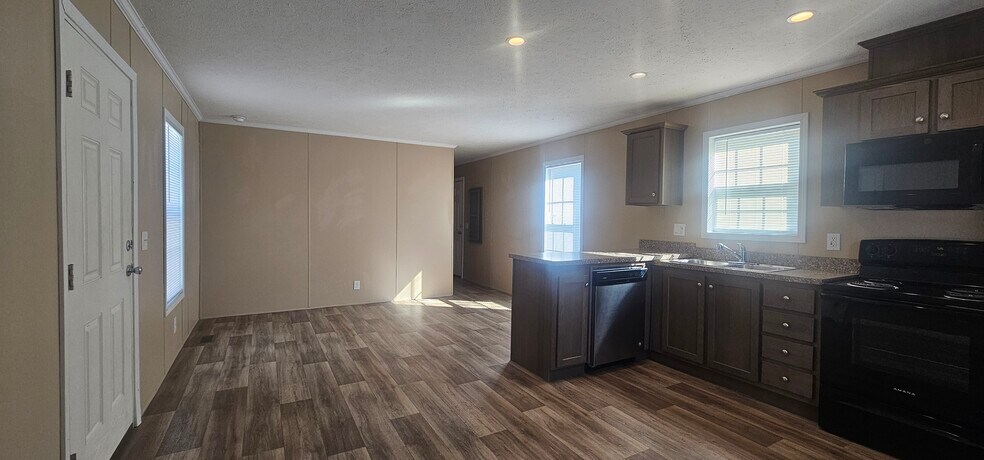 Building Photo - 6610 Lear Nagle Rd