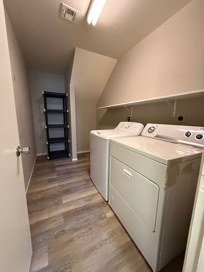 Building Photo - Townhome for Rent