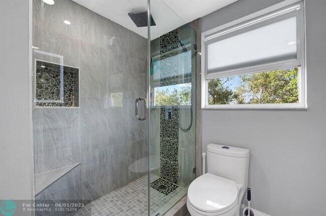 Building Photo - 2751 N Palm Aire Dr