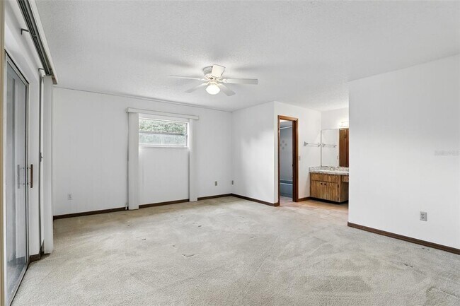 Building Photo - 2343 Greenacre Rd