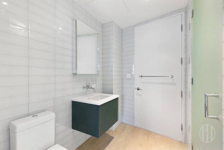 Building Photo - 123 3rd Ave