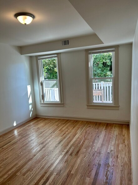 Building Photo - 103 E 32nd St