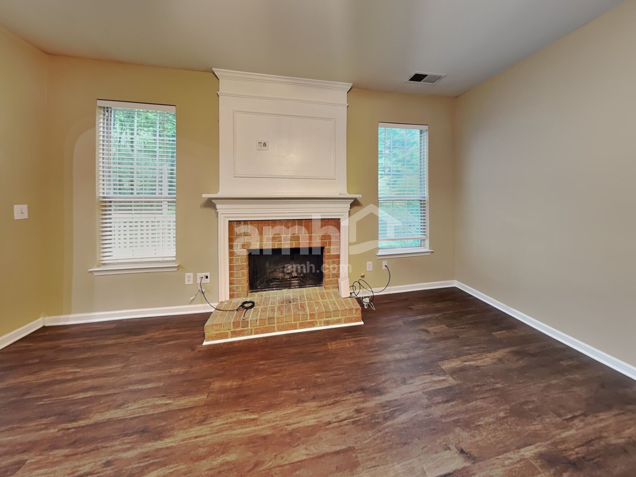 Building Photo - 433 Holland Springs Dr