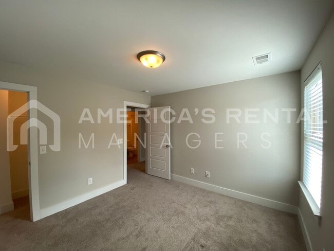 Building Photo - Large Townhome for Rent in Gardendale...  View with 48 Hours Notice!