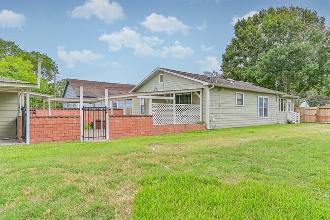 Building Photo - 5220 Krueger Dr