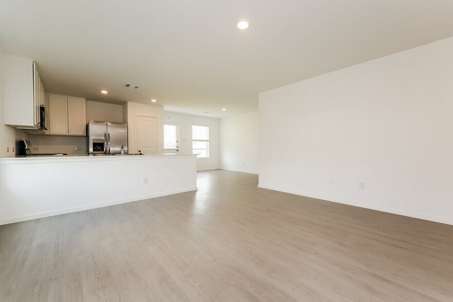 Building Photo - 16118 Hatton Dr