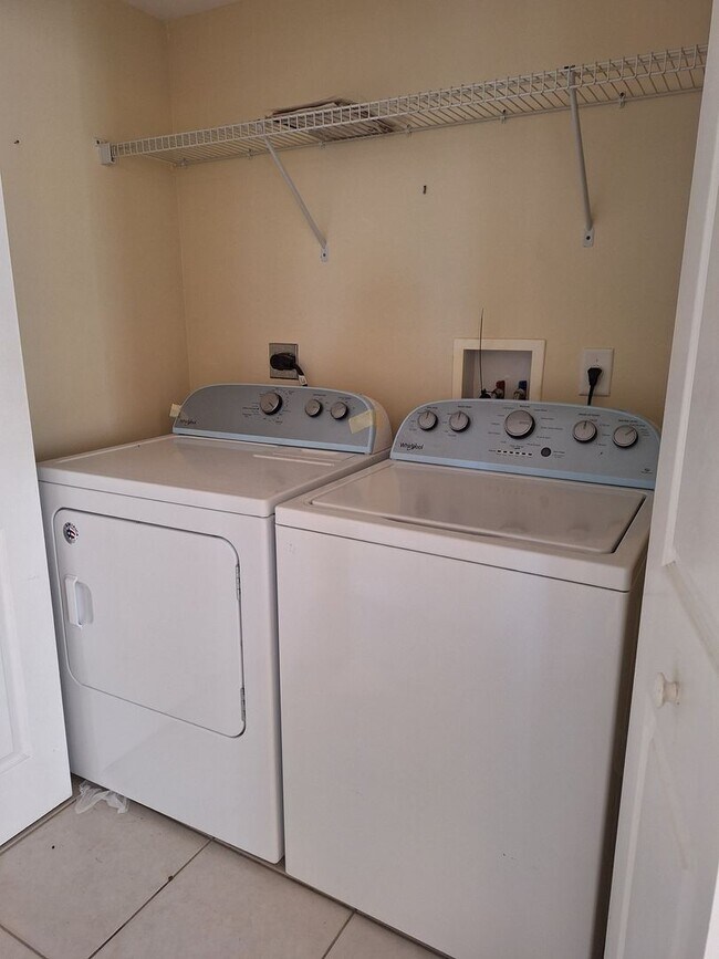 Building Photo - 3BR 3BA Bouchelle Island Condo!