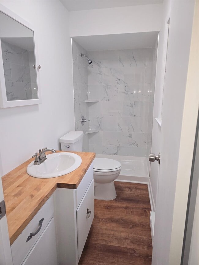 Building Photo - 51 Glenerie Ln