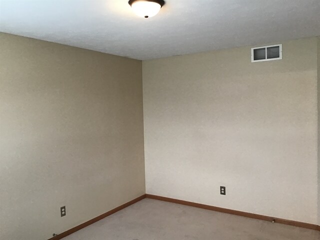 Building Photo - 408 Sherman Ln