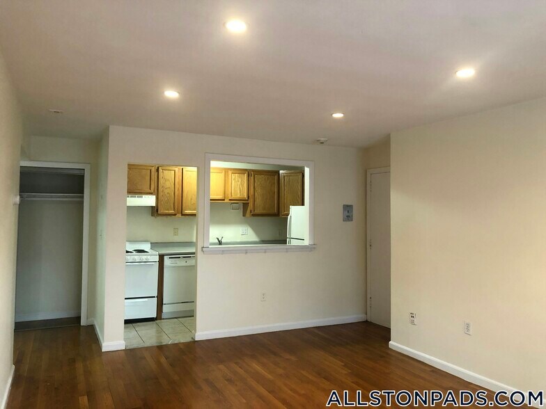 Building Photo - 34 Gardner St