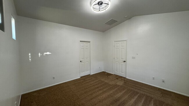 Building Photo - NW 3 BDRM Plus Loft