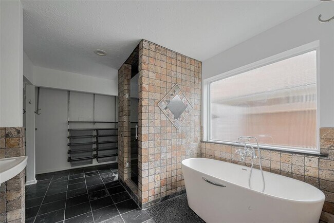 Building Photo - 3614 Spring Arbor Way
