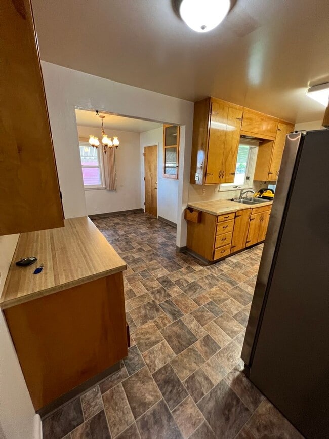 Building Photo - 429 E Pine St