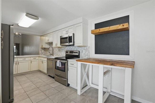 Building Photo - 449 Meadowood Blvd