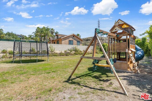 Building Photo - 11700 Woodley Ave