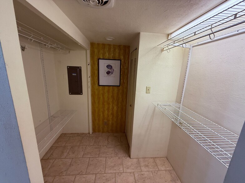 Building Photo - 7510 Hornwood Dr