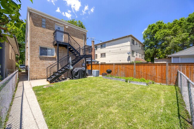 Building Photo - 3109 Grove Ave
