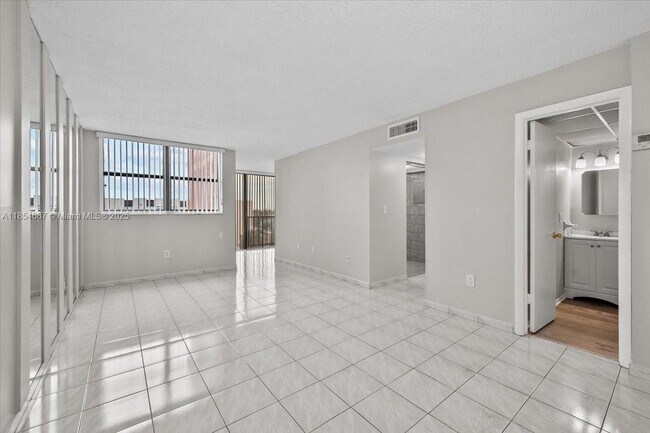 Primary Photo - 9440 W Flagler St