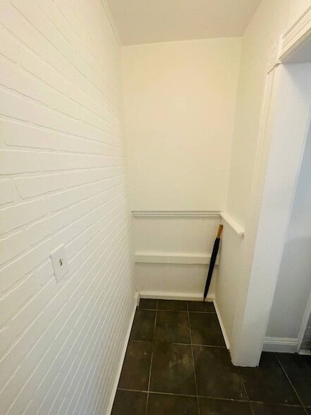 Building Photo - 420 Littleworth Ln