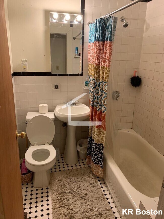 Building Photo - 37 Brook St