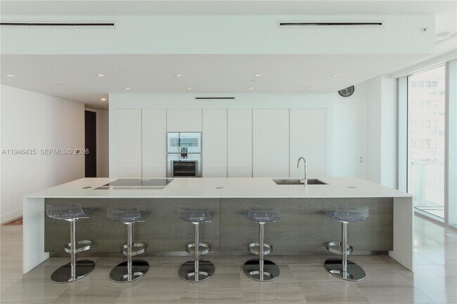 Building Photo - 6901 Collins Ave