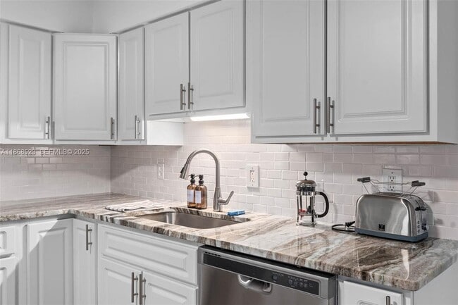 Building Photo - 4255 Wee St