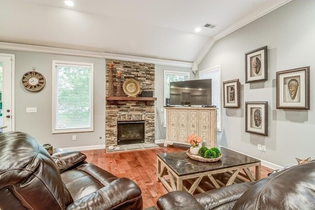 Building Photo - 85 Nokes Dr