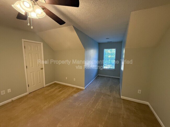 Building Photo - 5065 Bartholomew's Ln