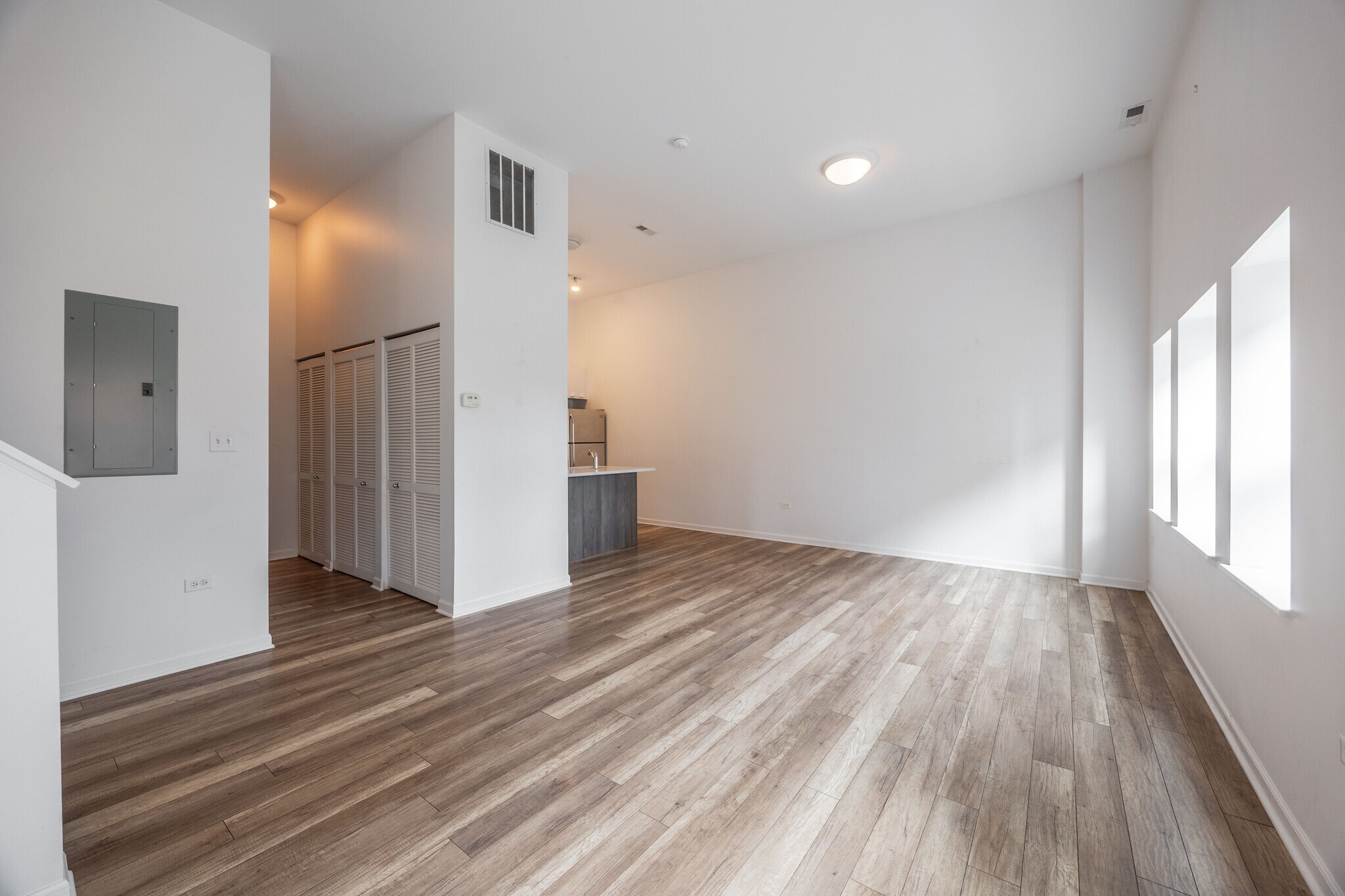 Building Photo - 2700 W North Ave